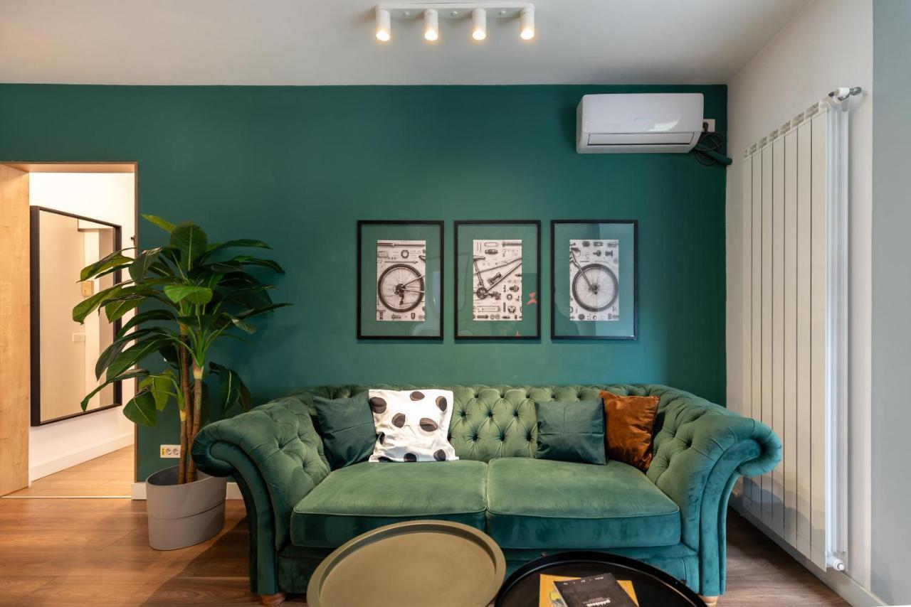 Downtown Retreat: Spacious 2-Br By Unirii Square Bukares Bagian luar foto