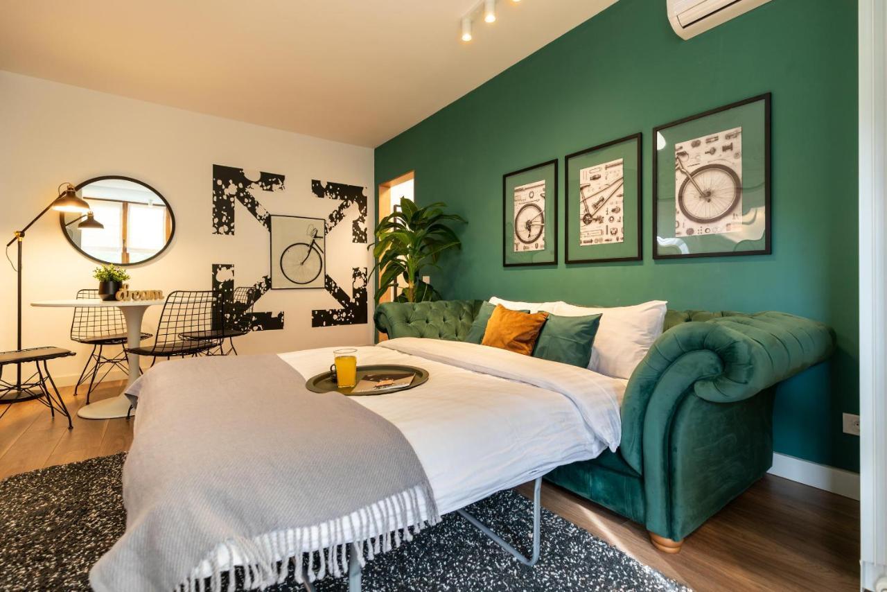 Downtown Retreat: Spacious 2-Br By Unirii Square Bukares Bagian luar foto