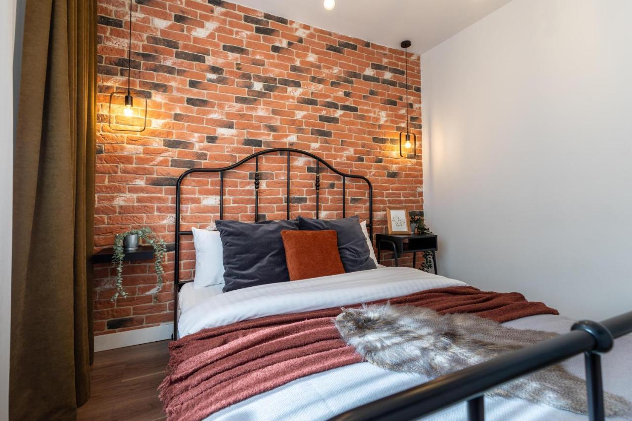 Downtown Retreat: Spacious 2-Br By Unirii Square Bukares Bagian luar foto