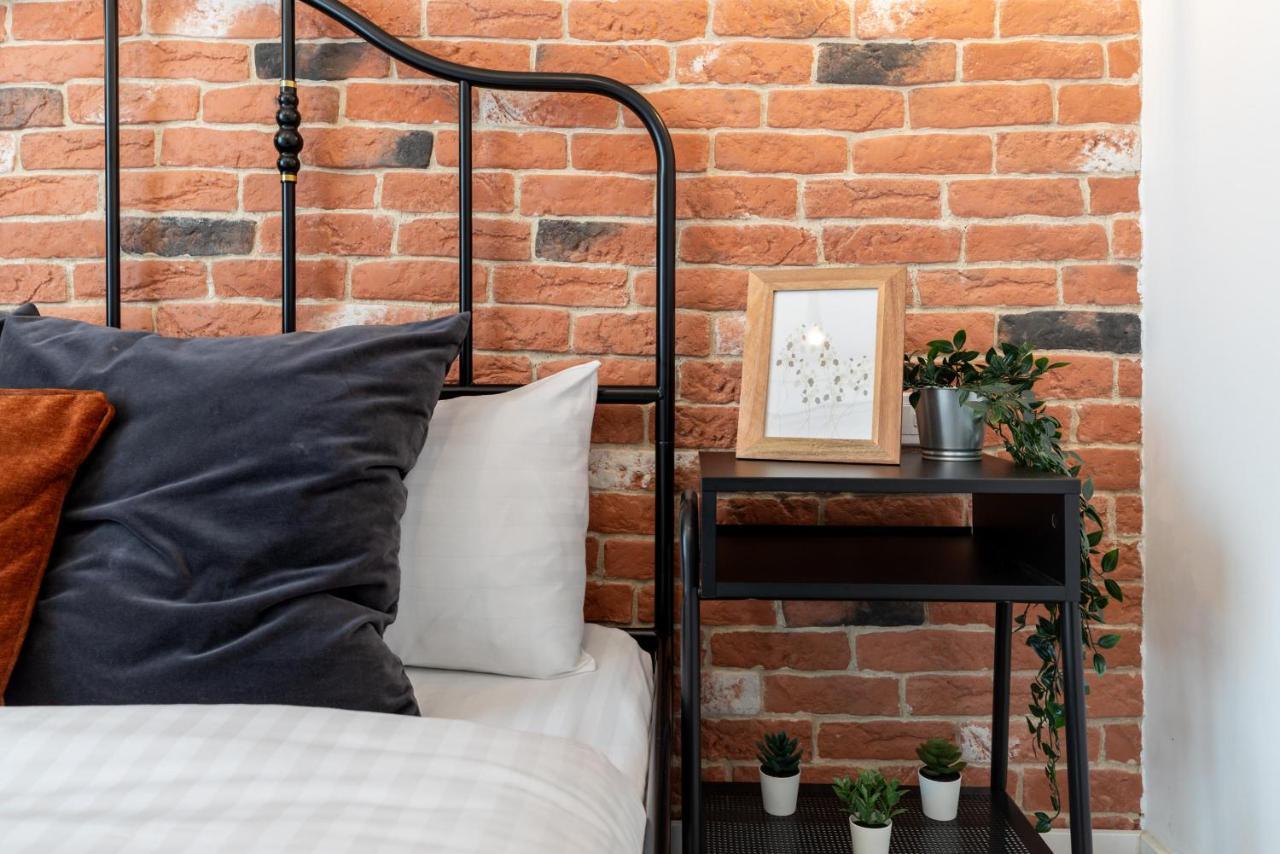Downtown Retreat: Spacious 2-Br By Unirii Square Bukares Bagian luar foto