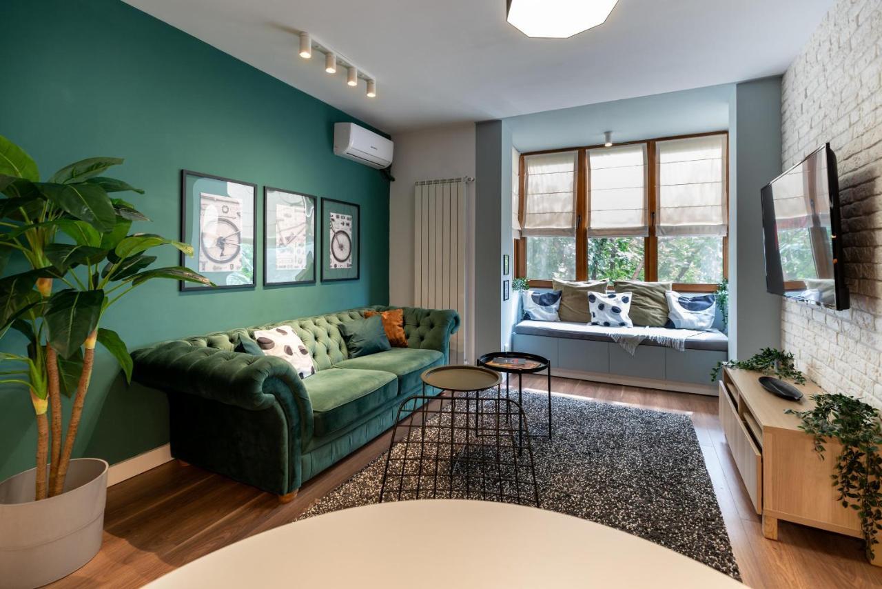Downtown Retreat: Spacious 2-Br By Unirii Square Bukares Bagian luar foto