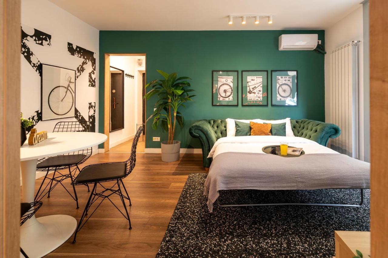 Downtown Retreat: Spacious 2-Br By Unirii Square Bukares Bagian luar foto