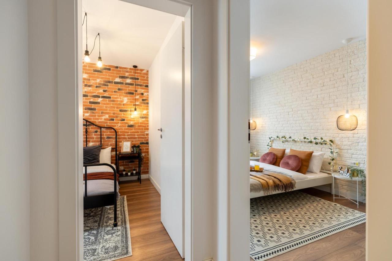 Downtown Retreat: Spacious 2-Br By Unirii Square Bukares Bagian luar foto