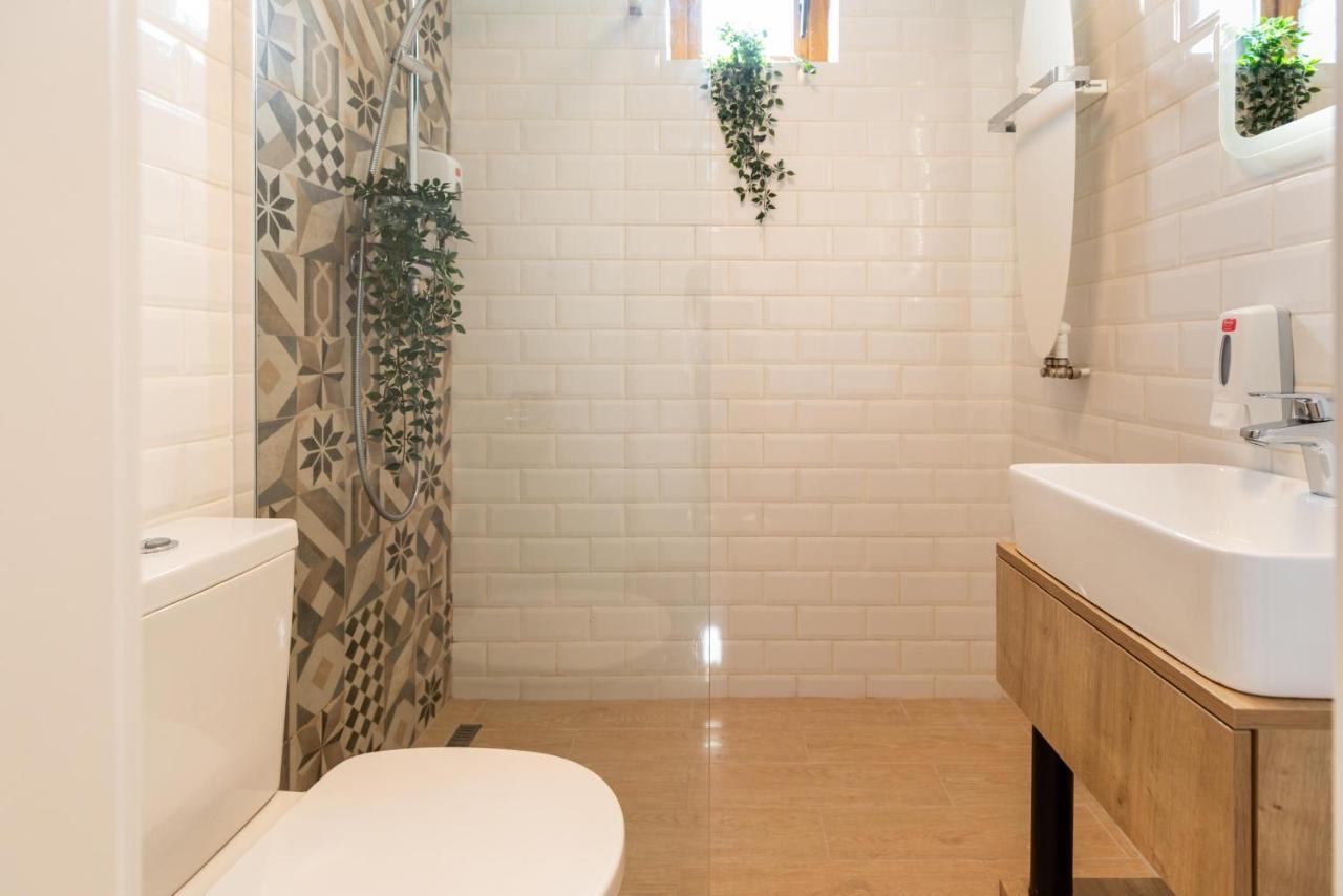 Downtown Retreat: Spacious 2-Br By Unirii Square Bukares Bagian luar foto