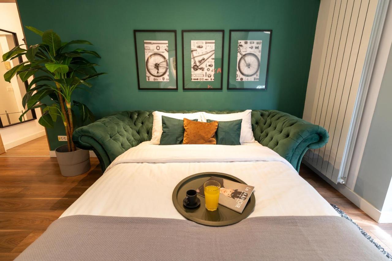 Downtown Retreat: Spacious 2-Br By Unirii Square Bukares Bagian luar foto