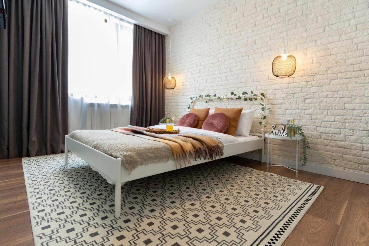 Downtown Retreat: Spacious 2-Br By Unirii Square Bukares Bagian luar foto
